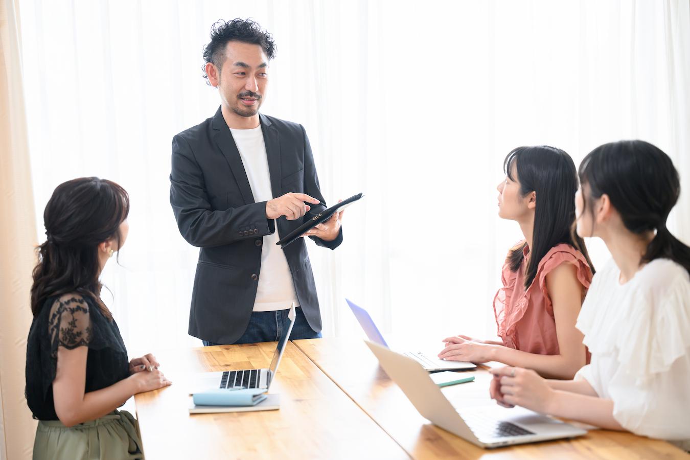 Four colleagues in bright office practice the company value of open communication by putting into practice a defined system for feedback