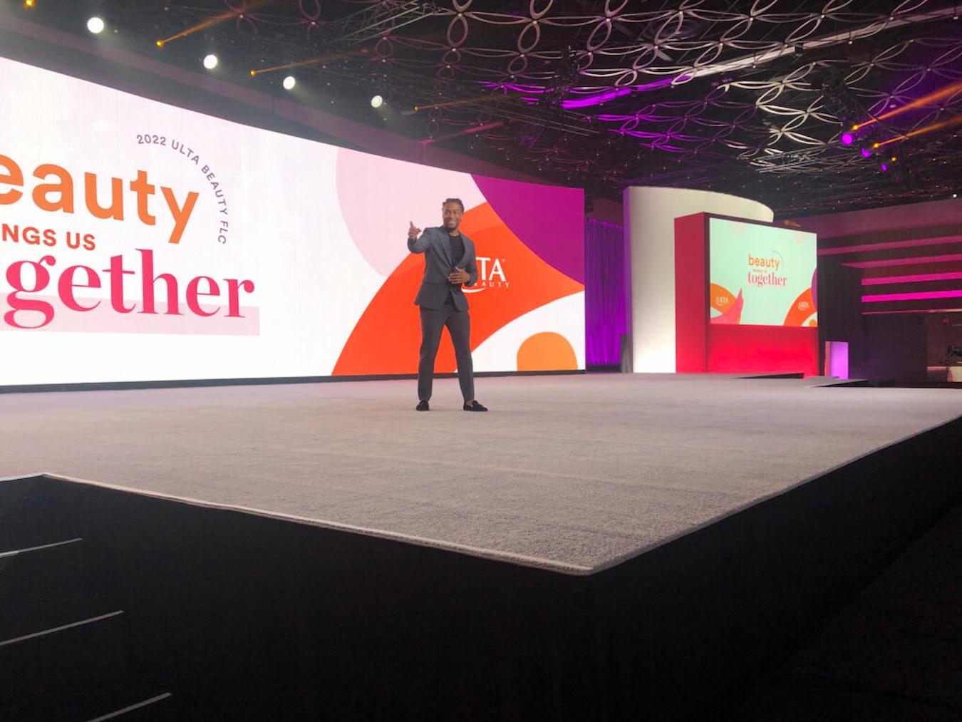 man on a large stage pointing at the crowd emcee introduction ladies and gentlemen presenting break talk room host presentation ladies and gentlemen job wait applause guests audience members introduce presentation 