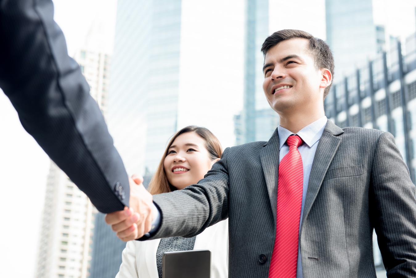 Two people mutual understanding after they establish rapport and actively listen to one another during an important conversation
